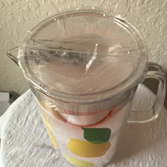 Kate Spade: Lemons Nesting Plastic Pitcher & 2 Glasses- set of 3 - Picture 15 of 16